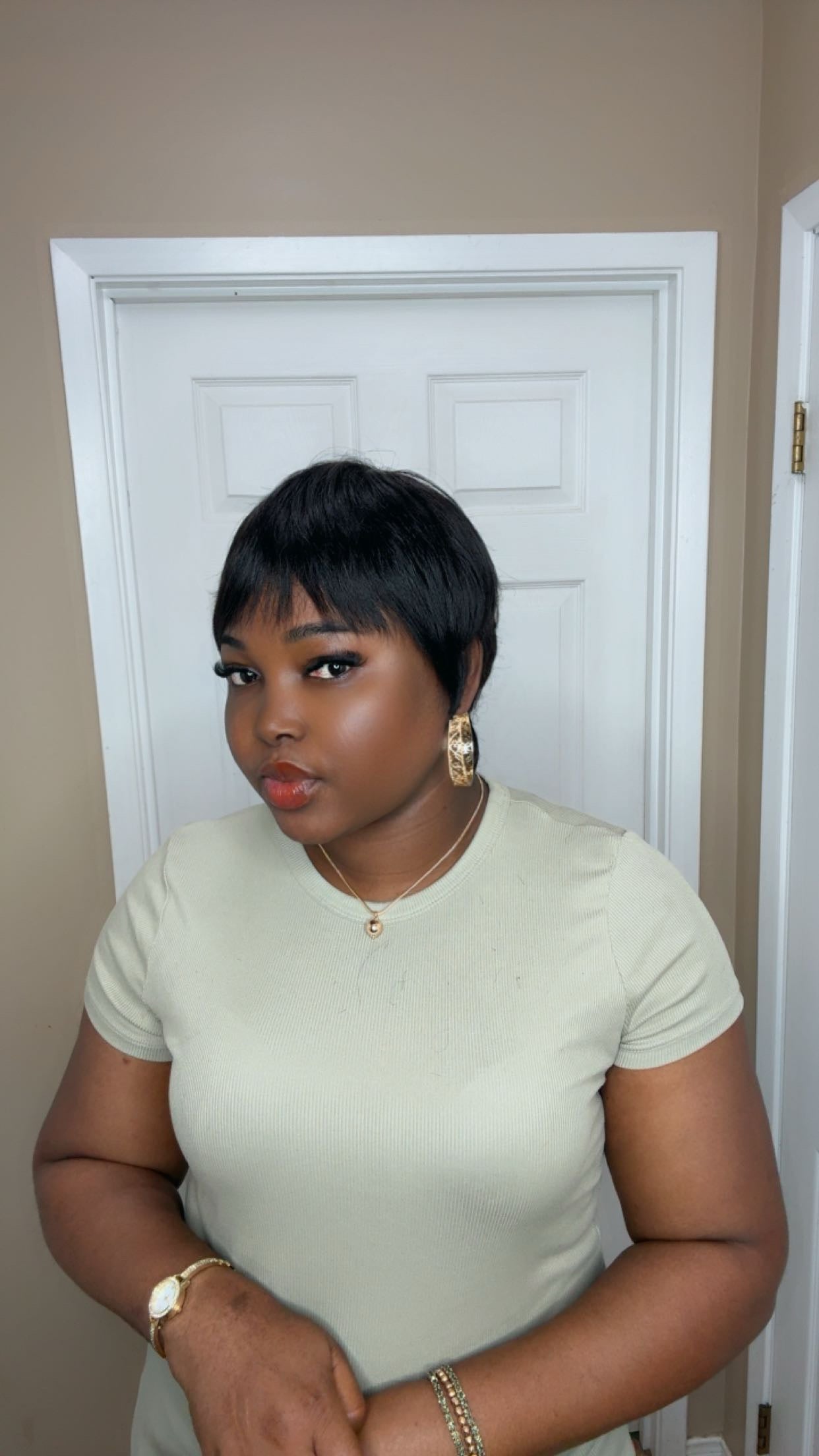 Glueless short fringe wig . Wear and go